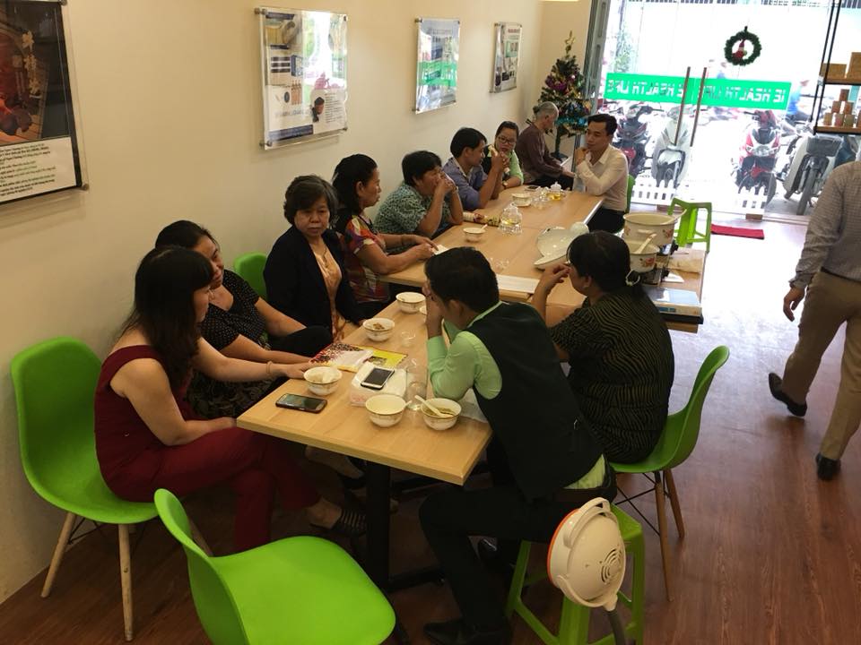 Hội viên tham dự bữa tiệc