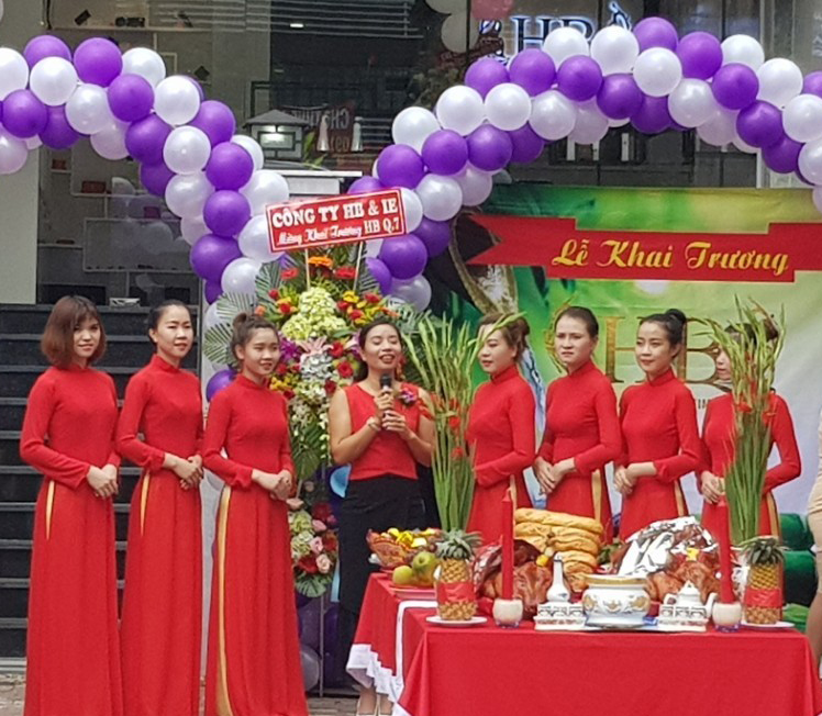 Người khởi xướng HB quận 7 chị Nguyễn Thị Liên chia sẻ trong buổi lễ khai trương